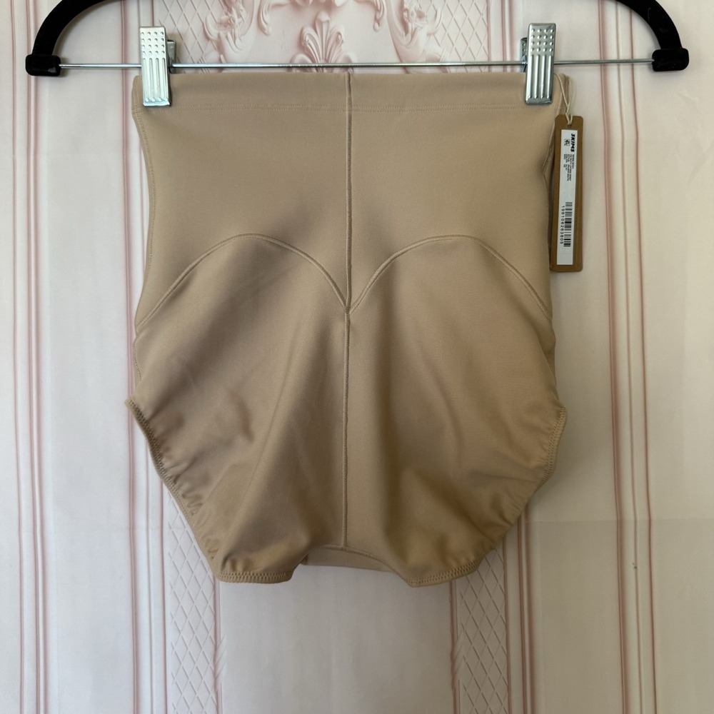 NWT SKIMS Core Sculpt BODY Butt Lifting Brief In CLAY Size XS $74